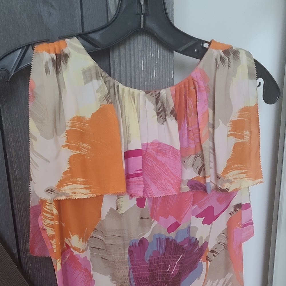 BCBG MAXAZRIA Sleevless Blouse w/ Cape Collar